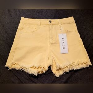 Light Yellow Risen Shorts Distressed Fray Hem Size Large NWT